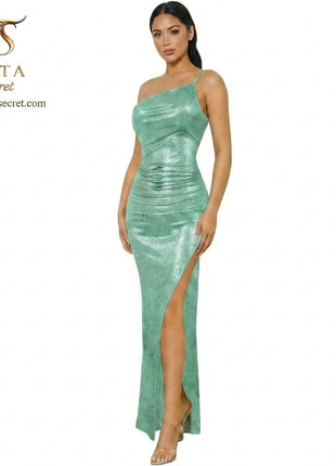 Queen lingerie long dress, elegant Arabic-style lingerie with intricate detailing and flowing fabric, ideal for special occasions.