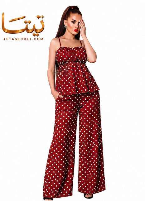 Queen lingerie set with a stylish, comfortable nightgown, featuring intricate lace details and soft fabric for a feminine look.